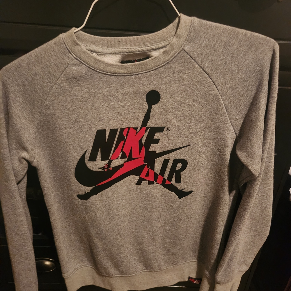 Nike Jordan crewneck sweater Youth size large. Sold as is.